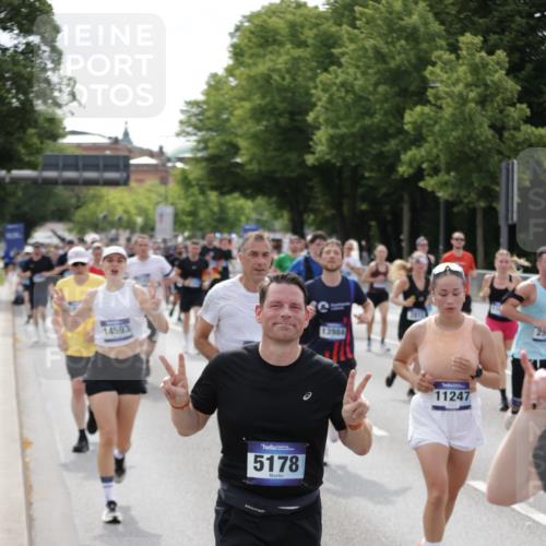 29.06.2025 - hella hamburg halbmarathon Jannik Wohlers http://msf.ph/oto/8160737 29.06.2025 10:18:54 Lombardsbrücke 1332, 1718, 1755, 2017, 2311, 2589, 2795, 2812, 2895, 4722, 5034, 5080, 5098, 5178, 5429, 6477, 6482, 6542, 7143, 8575, 8761, 8778, 9252, 9652, 9856, 10039, 10124, 10129, 10966, 11081, 11247, 12007, 12619, 12621, 12741, 13180, 13424, 13544, 13781, 13984, 14000, 14245, 14593, 15594, 15780, 15802, 15817, 16142, 16490, 16613, 16631, 16951, 16952, 17187, 17721, 17736, 17737, 18151, 18234, 18279 meine-sportfotos.de