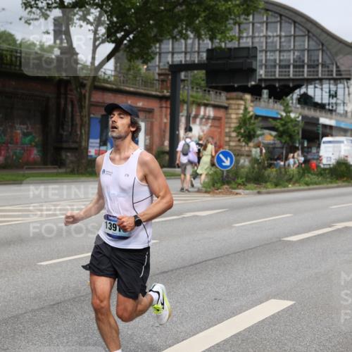 29.06.2025 - hella hamburg halbmarathon Yannick Fuchs http://msf.ph/oto/8160790 29.06.2025 10:20:37 20KM 1271, 2483, 4338, 8376, 11994, 12067, 13913, 15483 meine-sportfotos.de