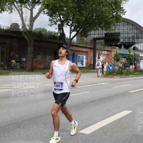 29.06.2025 - hella hamburg halbmarathon Yannick Fuchs http://msf.ph/oto/8160809 29.06.2025 10:20:37 20KM 1271, 2483, 4338, 8376, 11994, 12067, 13913, 15483 meine-sportfotos.de