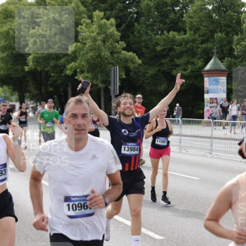 29.06.2025 - hella hamburg halbmarathon Jannik Wohlers http://msf.ph/oto/8160810 29.06.2025 10:18:56 Lombardsbrücke 1332, 1708, 1755, 2017, 2311, 2589, 2795, 2812, 2895, 4722, 5034, 5080, 5098, 5178, 5429, 5449, 6477, 6482, 6542, 7143, 8537, 8575, 8761, 8778, 9252, 9652, 9856, 10039, 10124, 10129, 10966, 11081, 11247, 12007, 12619, 12621, 12696, 12741, 13180, 13424, 13544, 13781, 13984, 14000, 14245, 14593, 15594, 15780, 15802, 15817, 16142, 16490, 16613, 16631, 16951, 16952, 17187, 17721, 18053, 18151, 18234, 18279 meine-sportfotos.de