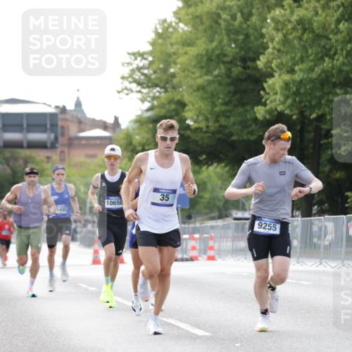 29.06.2025 - hella hamburg halbmarathon Jannik Wohlers http://msf.ph/oto/8160812 29.06.2025 09:39:44 Lombardsbrücke 35, 52, 53, 2144, 2659, 3720, 9255, 10650, 14717, 14933, 16120, 19075 meine-sportfotos.de