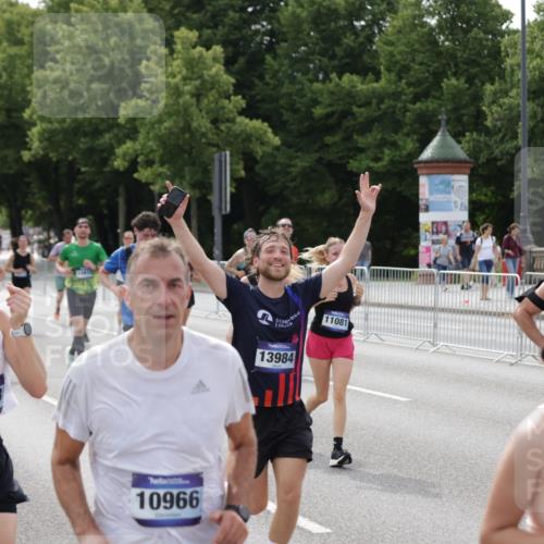 29.06.2025 - hella hamburg halbmarathon Jannik Wohlers http://msf.ph/oto/8160830 29.06.2025 10:18:56 Lombardsbrücke 1332, 1708, 1755, 2017, 2311, 2589, 2795, 2812, 2895, 4722, 5034, 5080, 5098, 5178, 5429, 5449, 6477, 6482, 6542, 7143, 8537, 8575, 8761, 8778, 9252, 9652, 9856, 10039, 10124, 10129, 10966, 11081, 11247, 12007, 12619, 12621, 12696, 12741, 13180, 13424, 13544, 13781, 13984, 14000, 14245, 14593, 15594, 15780, 15802, 15817, 16142, 16490, 16613, 16631, 16951, 16952, 17187, 17721, 18053, 18151, 18234, 18279 meine-sportfotos.de