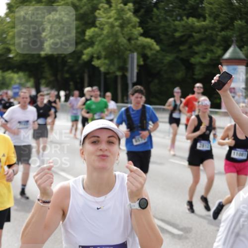 29.06.2025 - hella hamburg halbmarathon Jannik Wohlers http://msf.ph/oto/8160839 29.06.2025 10:18:57 Lombardsbrücke 1332, 1708, 2017, 2311, 2589, 2795, 2812, 2895, 2993, 4722, 5034, 5080, 5098, 5178, 5429, 5449, 6477, 6542, 6939, 7143, 8537, 8575, 8761, 8778, 9252, 9652, 9856, 10039, 10124, 10129, 10966, 11081, 11247, 12007, 12619, 12621, 12696, 12741, 13180, 13424, 13544, 13781, 13984, 14000, 14245, 14593, 14808, 14957, 15594, 15780, 15802, 15817, 16142, 16490, 16613, 16631, 16951, 16952, 17187, 17721, 18053, 18151, 18234, 18279 meine-sportfotos.de