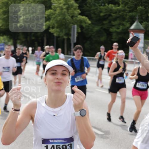 29.06.2025 - hella hamburg halbmarathon Jannik Wohlers http://msf.ph/oto/8160852 29.06.2025 10:18:57 Lombardsbrücke 1332, 1708, 2017, 2311, 2589, 2795, 2812, 2895, 2993, 4722, 5034, 5080, 5098, 5178, 5429, 5449, 6477, 6542, 6939, 7143, 8537, 8575, 8761, 8778, 9252, 9652, 9856, 10039, 10124, 10129, 10966, 11081, 11247, 12007, 12619, 12621, 12696, 12741, 13180, 13424, 13544, 13781, 13984, 14000, 14245, 14593, 14808, 14957, 15594, 15780, 15802, 15817, 16142, 16490, 16613, 16631, 16951, 16952, 17187, 17721, 18053, 18151, 18234, 18279 meine-sportfotos.de