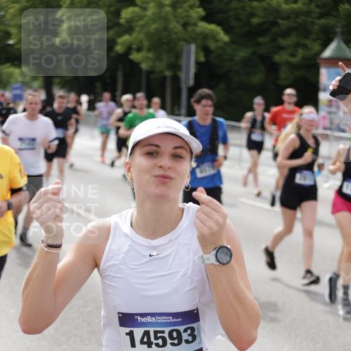 29.06.2025 - hella hamburg halbmarathon Jannik Wohlers http://msf.ph/oto/8160857 29.06.2025 10:18:57 Lombardsbrücke 1332, 1708, 2017, 2311, 2589, 2795, 2812, 2895, 2993, 4722, 5034, 5080, 5098, 5178, 5429, 5449, 6477, 6542, 6939, 7143, 8537, 8575, 8761, 8778, 9252, 9652, 9856, 10039, 10124, 10129, 10966, 11081, 11247, 12007, 12619, 12621, 12696, 12741, 13180, 13424, 13544, 13781, 13984, 14000, 14245, 14593, 14808, 14957, 15594, 15780, 15802, 15817, 16142, 16490, 16613, 16631, 16951, 16952, 17187, 17721, 18053, 18151, 18234, 18279 meine-sportfotos.de