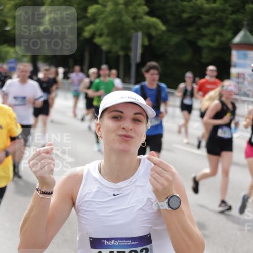 29.06.2025 - hella hamburg halbmarathon Jannik Wohlers http://msf.ph/oto/8160861 29.06.2025 10:18:57 Lombardsbrücke 1332, 1708, 2017, 2311, 2589, 2795, 2812, 2895, 2993, 4722, 5034, 5080, 5098, 5178, 5429, 5449, 6477, 6542, 6939, 7143, 8537, 8575, 8761, 8778, 9252, 9652, 9856, 10039, 10124, 10129, 10966, 11081, 11247, 12007, 12619, 12621, 12696, 12741, 13180, 13424, 13544, 13781, 13984, 14000, 14245, 14593, 14808, 14957, 15594, 15780, 15802, 15817, 16142, 16490, 16613, 16631, 16951, 16952, 17187, 17721, 18053, 18151, 18234, 18279 meine-sportfotos.de