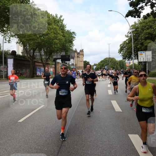 29.06.2025 - hella hamburg halbmarathon Yannick Fuchs http://msf.ph/oto/8160862 29.06.2025 10:38:53 20KM 1057, 1220, 1391, 1468, 1782, 1902, 1941, 2365, 2402, 2415, 3004, 3021, 3098, 3305, 4310, 4691, 4991, 5231, 5476, 5884, 7191, 7322, 7710, 8722, 8928, 9159, 9444, 10596, 11469, 12159, 12711, 13123, 13975, 14351, 14464, 14667, 14816, 15185, 15225, 15233, 15280, 16506, 16893, 17097, 17406, 17729, 17748, 18539, 18560, 18806, 19207 meine-sportfotos.de