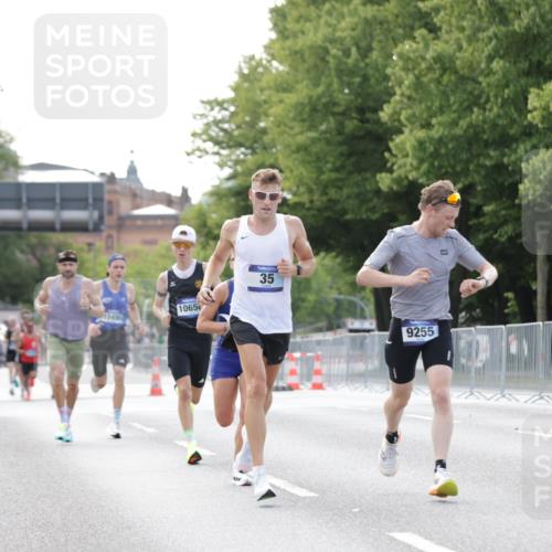 29.06.2025 - hella hamburg halbmarathon Jannik Wohlers http://msf.ph/oto/8160868 29.06.2025 09:39:45 Lombardsbrücke 35, 52, 53, 2144, 2659, 3720, 9255, 10650, 14717, 15495, 16120, 19075 meine-sportfotos.de