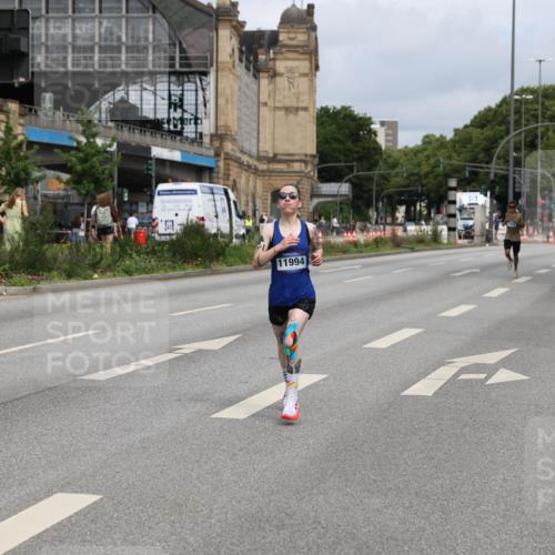 29.06.2025 - hella hamburg halbmarathon Yannick Fuchs http://msf.ph/oto/8160870 29.06.2025 10:20:40 20KM 1271, 2483, 4338, 8376, 11228, 11994, 12067, 13913 meine-sportfotos.de