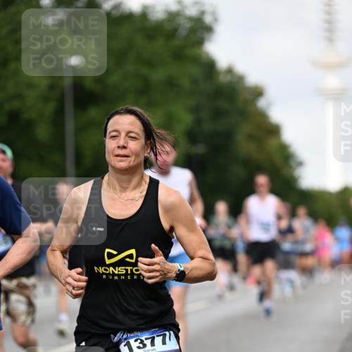 29.06.2025 - hella hamburg halbmarathon Dr. Thomas Lammeyer http://msf.ph/oto/8160884 29.06.2025 10:08:36 Kennedybrücke 1161, 1316, 1367, 1377, 1674, 2011, 3413, 3488, 4146, 4488, 4904, 5354, 5365, 5976, 6311, 6706, 6709, 8089, 8217, 10213, 10756, 10962 meine-sportfotos.de