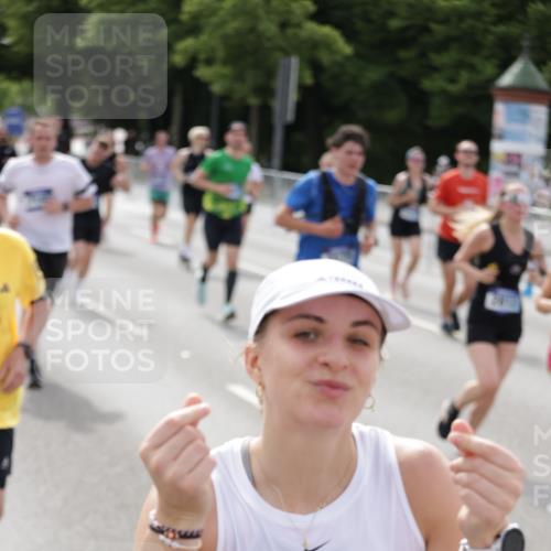 29.06.2025 - hella hamburg halbmarathon Jannik Wohlers http://msf.ph/oto/8160889 29.06.2025 10:18:57 Lombardsbrücke 1332, 1708, 2017, 2311, 2589, 2795, 2812, 2895, 2993, 4722, 5034, 5080, 5098, 5178, 5429, 5449, 6477, 6542, 6939, 7143, 8537, 8575, 8761, 8778, 9252, 9652, 9856, 10039, 10124, 10129, 10966, 11081, 11247, 12007, 12619, 12621, 12696, 12741, 13180, 13424, 13544, 13781, 13984, 14000, 14245, 14593, 14808, 14957, 15594, 15780, 15802, 15817, 16142, 16490, 16613, 16631, 16951, 16952, 17187, 17721, 18053, 18151, 18234, 18279 meine-sportfotos.de