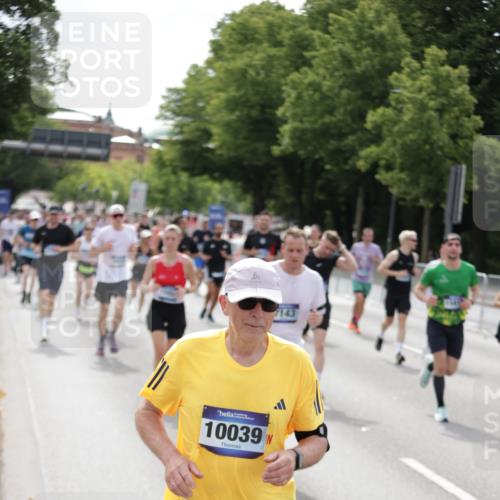 29.06.2025 - hella hamburg halbmarathon Jannik Wohlers http://msf.ph/oto/8160894 29.06.2025 10:18:58 Lombardsbrücke 1332, 1708, 2017, 2311, 2589, 2795, 2812, 2895, 2993, 2995, 4722, 5080, 5178, 5429, 5449, 6542, 6939, 7143, 8537, 8575, 8761, 8778, 9252, 9856, 10039, 10124, 10129, 10966, 11081, 11247, 12007, 12619, 12621, 12696, 12741, 13180, 13424, 13544, 13567, 13781, 13984, 14000, 14245, 14593, 14808, 14957, 15780, 15802, 15817, 16142, 16490, 16613, 16631, 16951, 16952, 17187, 17721, 18053, 18151, 18234, 18279, 18686 meine-sportfotos.de