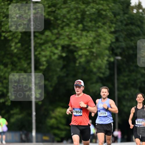 29.06.2025 - hella hamburg halbmarathon Dr. Thomas Lammeyer http://msf.ph/oto/8160922 29.06.2025 09:44:28 Kennedybrücke 2459, 4128, 4571, 7963, 9442, 10234 meine-sportfotos.de
