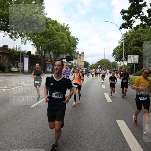 29.06.2025 - hella hamburg halbmarathon Yannick Fuchs http://msf.ph/oto/8160924 29.06.2025 10:38:55 20KM 1057, 1220, 1391, 1468, 1782, 1902, 1941, 2365, 2402, 2415, 3004, 3098, 3305, 4310, 4691, 4991, 5231, 5476, 5884, 7191, 7322, 7710, 8928, 9159, 10596, 11469, 12159, 12711, 13123, 13975, 14351, 14464, 14667, 14686, 14687, 14816, 15185, 15280, 16506, 16893, 17097, 17406, 17748, 18539, 18560, 18806, 19207 meine-sportfotos.de
