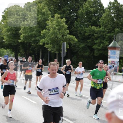 29.06.2025 - hella hamburg halbmarathon Jannik Wohlers http://msf.ph/oto/8160926 29.06.2025 10:18:59 Lombardsbrücke 1332, 1708, 2017, 2311, 2589, 2795, 2812, 2895, 2993, 2995, 4722, 5035, 5080, 5178, 5429, 5449, 6542, 6939, 7143, 8537, 8575, 8761, 8778, 9252, 9856, 10039, 10124, 10129, 10966, 11081, 11247, 12007, 12619, 12621, 12696, 12741, 13180, 13424, 13567, 13781, 13984, 14000, 14245, 14593, 14808, 14957, 15780, 15802, 15817, 16142, 16159, 16490, 16613, 16631, 16951, 16952, 17187, 17721, 18053, 18151, 18234, 18279, 18686 meine-sportfotos.de