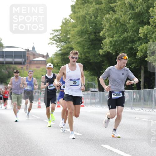 29.06.2025 - hella hamburg halbmarathon Jannik Wohlers http://msf.ph/oto/8160928 29.06.2025 09:39:45 Lombardsbrücke 35, 52, 53, 2144, 2659, 3720, 9255, 10650, 14717, 15495, 16120, 19075 meine-sportfotos.de