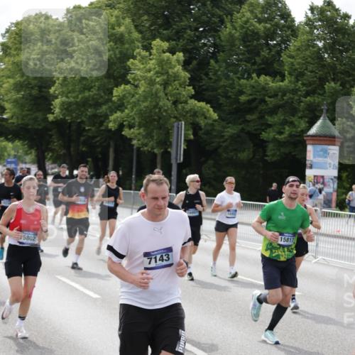 29.06.2025 - hella hamburg halbmarathon Jannik Wohlers http://msf.ph/oto/8160936 29.06.2025 10:18:59 Lombardsbrücke 1332, 1708, 2017, 2311, 2589, 2795, 2812, 2895, 2993, 2995, 4722, 5035, 5080, 5178, 5429, 5449, 6542, 6939, 7143, 8537, 8575, 8761, 8778, 9252, 9856, 10039, 10124, 10129, 10966, 11081, 11247, 12007, 12619, 12621, 12696, 12741, 13180, 13424, 13567, 13781, 13984, 14000, 14245, 14593, 14808, 14957, 15780, 15802, 15817, 16142, 16159, 16490, 16613, 16631, 16951, 16952, 17187, 17721, 18053, 18151, 18234, 18279, 18686 meine-sportfotos.de
