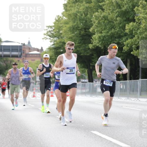 29.06.2025 - hella hamburg halbmarathon Jannik Wohlers http://msf.ph/oto/8160947 29.06.2025 09:39:45 Lombardsbrücke 35, 52, 53, 2144, 2659, 3720, 9255, 10650, 14717, 15495, 16120, 19075 meine-sportfotos.de