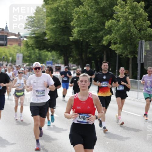 29.06.2025 - hella hamburg halbmarathon Jannik Wohlers http://msf.ph/oto/8160954 29.06.2025 10:19:00 Lombardsbrücke 1332, 1708, 2017, 2311, 2589, 2795, 2812, 2895, 2993, 2995, 4722, 5035, 5080, 5123, 5178, 5429, 5449, 6542, 6939, 7143, 8537, 8575, 8761, 8778, 9252, 9856, 10039, 10124, 10129, 10966, 11081, 11247, 12007, 12696, 12741, 13180, 13424, 13567, 13781, 13984, 14000, 14245, 14593, 14808, 14957, 15780, 15802, 15817, 16142, 16159, 16613, 16631, 16951, 16952, 17187, 17721, 18053, 18151, 18234, 18279, 18686, 18698 meine-sportfotos.de