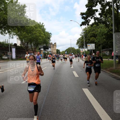 29.06.2025 - hella hamburg halbmarathon Yannick Fuchs http://msf.ph/oto/8160963 29.06.2025 10:38:56 20KM 1057, 1220, 1391, 1468, 1782, 1902, 1941, 2365, 2402, 2415, 3004, 3098, 3305, 4691, 4991, 5231, 5476, 5884, 7191, 7322, 7710, 8928, 9159, 10596, 11469, 12159, 12711, 13123, 13975, 14351, 14464, 14667, 14686, 14687, 14816, 15185, 16506, 17097, 17406, 17748, 18539, 18560, 18806, 19207 meine-sportfotos.de