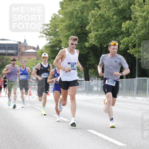 29.06.2025 - hella hamburg halbmarathon Jannik Wohlers http://msf.ph/oto/8160973 29.06.2025 09:39:45 Lombardsbrücke 35, 52, 53, 2144, 2659, 3720, 9255, 10650, 14717, 15495, 16120, 19075 meine-sportfotos.de