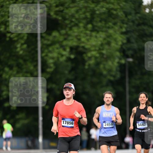 29.06.2025 - hella hamburg halbmarathon Dr. Thomas Lammeyer http://msf.ph/oto/8160983 29.06.2025 09:44:28 Kennedybrücke 2459, 4128, 4571, 7963, 9442, 10234 meine-sportfotos.de