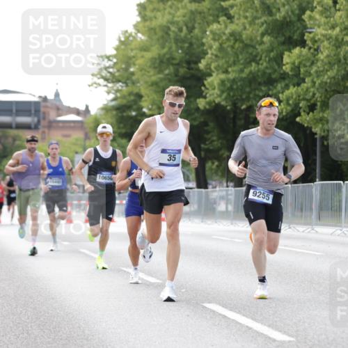 29.06.2025 - hella hamburg halbmarathon Jannik Wohlers http://msf.ph/oto/8160989 29.06.2025 09:39:45 Lombardsbrücke 35, 52, 53, 2144, 2659, 3720, 9255, 10650, 14717, 15495, 16120, 19075 meine-sportfotos.de