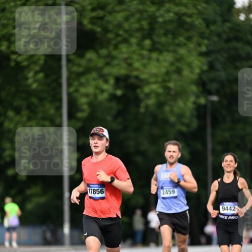 29.06.2025 - hella hamburg halbmarathon Dr. Thomas Lammeyer http://msf.ph/oto/8160994 29.06.2025 09:44:28 Kennedybrücke 2459, 4128, 4571, 7963, 9442, 10234 meine-sportfotos.de