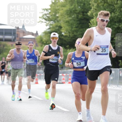 29.06.2025 - hella hamburg halbmarathon Jannik Wohlers http://msf.ph/oto/8161005 29.06.2025 09:39:46 Lombardsbrücke 35, 52, 53, 2144, 2659, 3720, 9255, 10650, 14717, 15495, 16120, 19075 meine-sportfotos.de