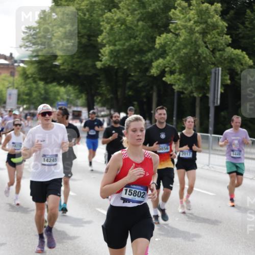 29.06.2025 - hella hamburg halbmarathon Jannik Wohlers http://msf.ph/oto/8161008 29.06.2025 10:19:00 Lombardsbrücke 1332, 1708, 2017, 2311, 2589, 2795, 2812, 2895, 2993, 2995, 4722, 5035, 5080, 5123, 5178, 5429, 5449, 6542, 6939, 7143, 8537, 8575, 8761, 8778, 9252, 9856, 10039, 10124, 10129, 10966, 11081, 11247, 12007, 12696, 12741, 13180, 13424, 13567, 13781, 13984, 14000, 14245, 14593, 14808, 14957, 15780, 15802, 15817, 16142, 16159, 16613, 16631, 16951, 16952, 17187, 17721, 18053, 18151, 18234, 18279, 18686, 18698 meine-sportfotos.de