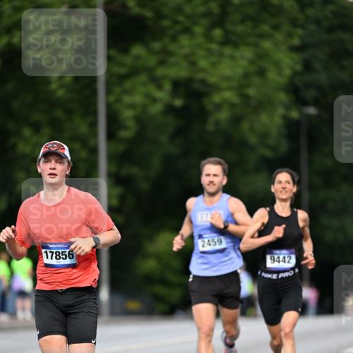 29.06.2025 - hella hamburg halbmarathon Dr. Thomas Lammeyer http://msf.ph/oto/8161013 29.06.2025 09:44:29 Kennedybrücke 2459, 4128, 4571, 7963, 9442, 10234 meine-sportfotos.de