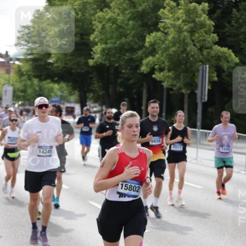 29.06.2025 - hella hamburg halbmarathon Jannik Wohlers http://msf.ph/oto/8161026 29.06.2025 10:19:00 Lombardsbrücke 1332, 1708, 2017, 2311, 2589, 2795, 2812, 2895, 2993, 2995, 4722, 5035, 5080, 5123, 5178, 5429, 5449, 6542, 6939, 7143, 8537, 8575, 8761, 8778, 9252, 9856, 10039, 10124, 10129, 10966, 11081, 11247, 12007, 12696, 12741, 13180, 13424, 13567, 13781, 13984, 14000, 14245, 14593, 14808, 14957, 15780, 15802, 15817, 16142, 16159, 16613, 16631, 16951, 16952, 17187, 17721, 18053, 18151, 18234, 18279, 18686, 18698 meine-sportfotos.de