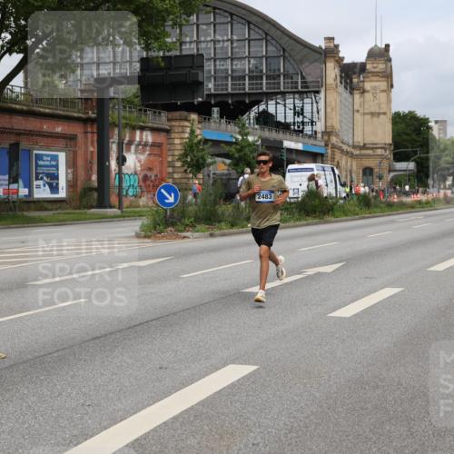 29.06.2025 - hella hamburg halbmarathon Yannick Fuchs http://msf.ph/oto/8161038 29.06.2025 10:20:45 20KM 2483, 4338, 8376, 10468, 11228, 11994, 12067, 13346, 17003 meine-sportfotos.de