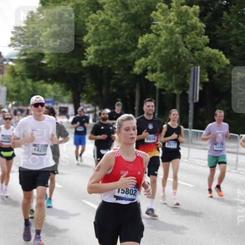 29.06.2025 - hella hamburg halbmarathon Jannik Wohlers http://msf.ph/oto/8161039 29.06.2025 10:19:00 Lombardsbrücke 1332, 1708, 2017, 2311, 2589, 2795, 2812, 2895, 2993, 2995, 4722, 5035, 5080, 5123, 5178, 5429, 5449, 6542, 6939, 7143, 8537, 8575, 8761, 8778, 9252, 9856, 10039, 10124, 10129, 10966, 11081, 11247, 12007, 12696, 12741, 13180, 13424, 13567, 13781, 13984, 14000, 14245, 14593, 14808, 14957, 15780, 15802, 15817, 16142, 16159, 16613, 16631, 16951, 16952, 17187, 17721, 18053, 18151, 18234, 18279, 18686, 18698 meine-sportfotos.de