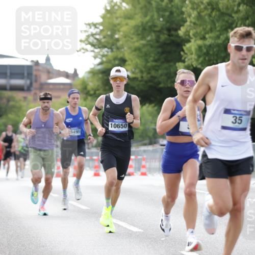 29.06.2025 - hella hamburg halbmarathon Jannik Wohlers http://msf.ph/oto/8161043 29.06.2025 09:39:46 Lombardsbrücke 35, 52, 53, 2144, 2659, 3720, 9255, 10650, 14717, 15495, 16120, 19075 meine-sportfotos.de