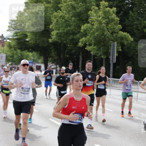 29.06.2025 - hella hamburg halbmarathon Jannik Wohlers http://msf.ph/oto/8161046 29.06.2025 10:19:00 Lombardsbrücke 1332, 1708, 2017, 2311, 2589, 2795, 2812, 2895, 2993, 2995, 4722, 5035, 5080, 5123, 5178, 5429, 5449, 6542, 6939, 7143, 8537, 8575, 8761, 8778, 9252, 9856, 10039, 10124, 10129, 10966, 11081, 11247, 12007, 12696, 12741, 13180, 13424, 13567, 13781, 13984, 14000, 14245, 14593, 14808, 14957, 15780, 15802, 15817, 16142, 16159, 16613, 16631, 16951, 16952, 17187, 17721, 18053, 18151, 18234, 18279, 18686, 18698 meine-sportfotos.de