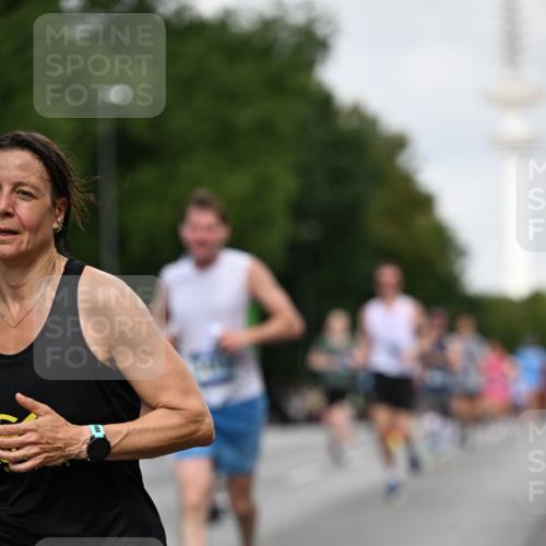 29.06.2025 - hella hamburg halbmarathon Dr. Thomas Lammeyer http://msf.ph/oto/8161047 29.06.2025 10:08:37 Kennedybrücke 1316, 1367, 1377, 1674, 2011, 2698, 3413, 3488, 4146, 4904, 5354, 5365, 5976, 6311, 6706, 6709, 8089, 8217, 10213, 10756, 10962 meine-sportfotos.de