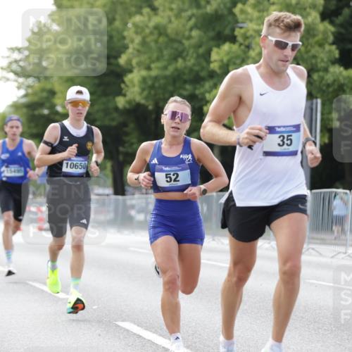 29.06.2025 - hella hamburg halbmarathon Jannik Wohlers http://msf.ph/oto/8161054 29.06.2025 09:39:46 Lombardsbrücke 35, 52, 53, 2144, 2659, 3720, 9255, 10650, 14717, 15495, 16120, 19075 meine-sportfotos.de