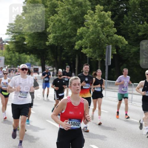 29.06.2025 - hella hamburg halbmarathon Jannik Wohlers http://msf.ph/oto/8161056 29.06.2025 10:19:00 Lombardsbrücke 1332, 1708, 2017, 2311, 2589, 2795, 2812, 2895, 2993, 2995, 4722, 5035, 5080, 5123, 5178, 5429, 5449, 6542, 6939, 7143, 8537, 8575, 8761, 8778, 9252, 9856, 10039, 10124, 10129, 10966, 11081, 11247, 12007, 12696, 12741, 13180, 13424, 13567, 13781, 13984, 14000, 14245, 14593, 14808, 14957, 15780, 15802, 15817, 16142, 16159, 16613, 16631, 16951, 16952, 17187, 17721, 18053, 18151, 18234, 18279, 18686, 18698 meine-sportfotos.de