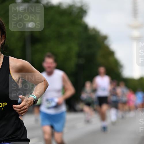 29.06.2025 - hella hamburg halbmarathon Dr. Thomas Lammeyer http://msf.ph/oto/8161058 29.06.2025 10:08:37 Kennedybrücke 1316, 1367, 1377, 1674, 2011, 2698, 3413, 3488, 4146, 4904, 5354, 5365, 5976, 6311, 6706, 6709, 8089, 8217, 10213, 10756, 10962 meine-sportfotos.de