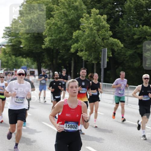 29.06.2025 - hella hamburg halbmarathon Jannik Wohlers http://msf.ph/oto/8161069 29.06.2025 10:19:00 Lombardsbrücke 1332, 1708, 2017, 2311, 2589, 2795, 2812, 2895, 2993, 2995, 4722, 5035, 5080, 5123, 5178, 5429, 5449, 6542, 6939, 7143, 8537, 8575, 8761, 8778, 9252, 9856, 10039, 10124, 10129, 10966, 11081, 11247, 12007, 12696, 12741, 13180, 13424, 13567, 13781, 13984, 14000, 14245, 14593, 14808, 14957, 15780, 15802, 15817, 16142, 16159, 16613, 16631, 16951, 16952, 17187, 17721, 18053, 18151, 18234, 18279, 18686, 18698 meine-sportfotos.de