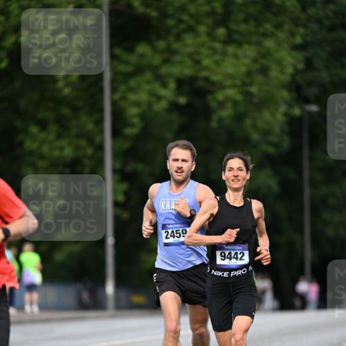 29.06.2025 - hella hamburg halbmarathon Dr. Thomas Lammeyer http://msf.ph/oto/8161080 29.06.2025 09:44:30 Kennedybrücke 2459, 4128, 4571, 7963, 9442, 10234, 11194 meine-sportfotos.de