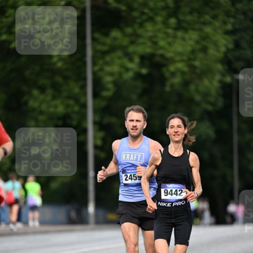 29.06.2025 - hella hamburg halbmarathon Dr. Thomas Lammeyer http://msf.ph/oto/8161099 29.06.2025 09:44:30 Kennedybrücke 2459, 4128, 4571, 7963, 9442, 10234, 11194 meine-sportfotos.de