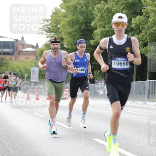 29.06.2025 - hella hamburg halbmarathon Jannik Wohlers http://msf.ph/oto/8161113 29.06.2025 09:39:47 Lombardsbrücke 35, 52, 53, 2144, 2659, 3720, 9255, 10650, 14717, 15495, 16120, 19075 meine-sportfotos.de