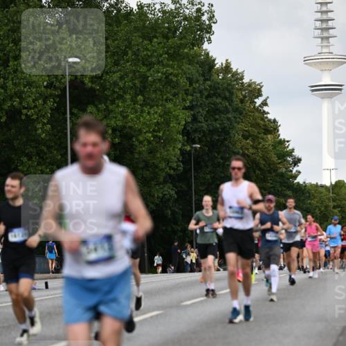 29.06.2025 - hella hamburg halbmarathon Dr. Thomas Lammeyer http://msf.ph/oto/8161129 29.06.2025 10:08:37 Kennedybrücke 1316, 1367, 1377, 1674, 2011, 2698, 3413, 3488, 4146, 4904, 5354, 5365, 5976, 6311, 6706, 6709, 8089, 8217, 10213, 10756, 10962 meine-sportfotos.de