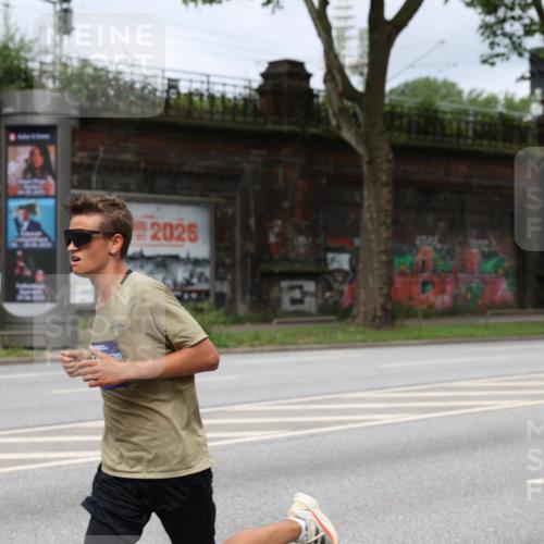 29.06.2025 - hella hamburg halbmarathon Yannick Fuchs http://msf.ph/oto/8161138 29.06.2025 10:20:46 20KM 2483, 4338, 8376, 10468, 11228, 11994, 12067, 13346, 17003 meine-sportfotos.de