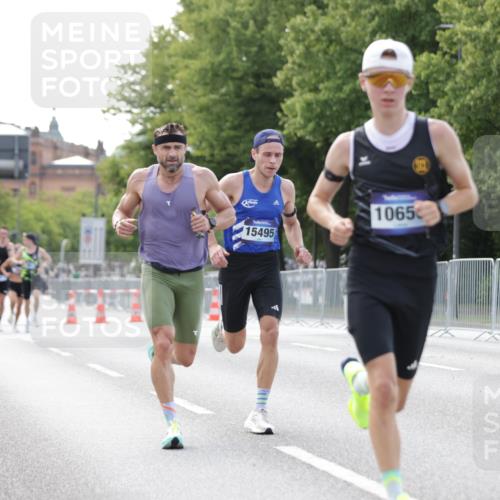 29.06.2025 - hella hamburg halbmarathon Jannik Wohlers http://msf.ph/oto/8161140 29.06.2025 09:39:47 Lombardsbrücke 35, 52, 53, 2144, 2659, 3720, 9255, 10650, 14717, 15495, 16120, 19075 meine-sportfotos.de