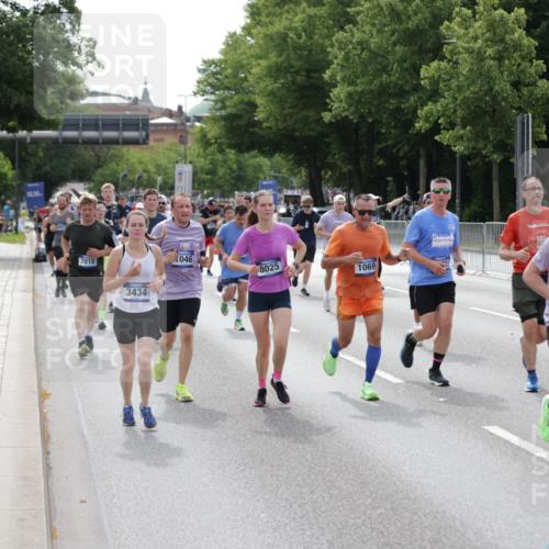 29.06.2025 - hella hamburg halbmarathon Jannik Wohlers http://msf.ph/oto/8161156 29.06.2025 10:19:55 Lombardsbrücke 1046, 1069, 1474, 2478, 3434, 3842, 4154, 4585, 4614, 4737, 4739, 5556, 5659, 5811, 5812, 5831, 5937, 6951, 7018, 7101, 7131, 7739, 7744, 8025, 8462, 8588, 9136, 9196, 9735, 9873, 10041, 10414, 10595, 10613, 10647, 10754, 11603, 11835, 12056, 13013, 14014, 14564, 14894, 15180, 15481, 15619, 16164, 16714, 16991, 17671, 18114 meine-sportfotos.de