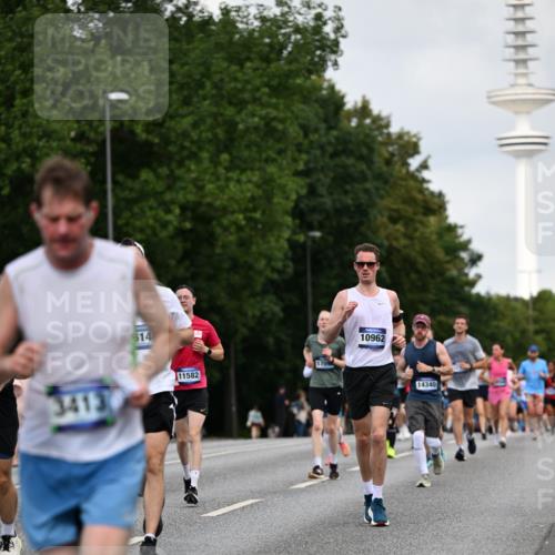 29.06.2025 - hella hamburg halbmarathon Dr. Thomas Lammeyer http://msf.ph/oto/8161165 29.06.2025 10:08:38 Kennedybrücke 1316, 1367, 1377, 1674, 2011, 2463, 2698, 3413, 3488, 4146, 4904, 5354, 5365, 5976, 6311, 6706, 6709, 8089, 8217, 10213, 10756, 10962 meine-sportfotos.de