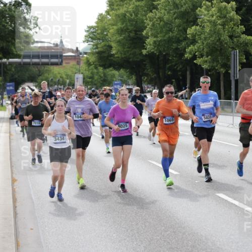 29.06.2025 - hella hamburg halbmarathon Jannik Wohlers http://msf.ph/oto/8161177 29.06.2025 10:19:55 Lombardsbrücke 1046, 1069, 1474, 2478, 3434, 3842, 4154, 4585, 4614, 4737, 4739, 5556, 5659, 5811, 5812, 5831, 5937, 6951, 7018, 7101, 7131, 7739, 7744, 8025, 8462, 8588, 9136, 9196, 9735, 9873, 10041, 10414, 10595, 10613, 10647, 10754, 11603, 11835, 12056, 13013, 14014, 14564, 14894, 15180, 15481, 15619, 16164, 16714, 16991, 17671, 18114 meine-sportfotos.de